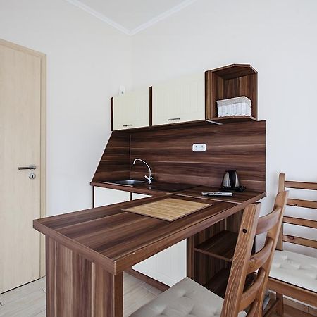 Kocsis Apartman Es Camping Mosonmagyaróvár Exterior foto